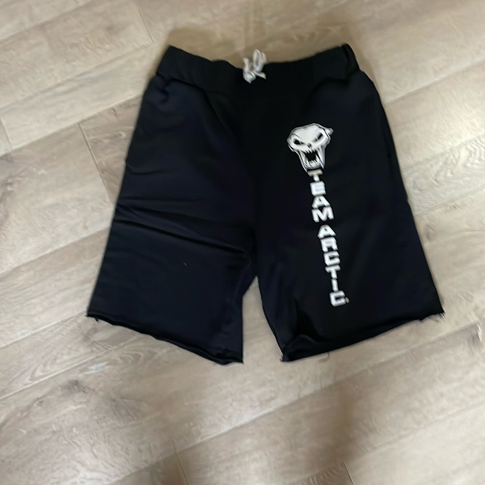 Men’s Medium Team Arctic fleece shorts